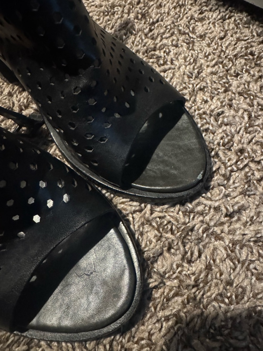 Rag & Bone Wyatt perforated block heel sandal. 38.5 - Picture 3 of 7